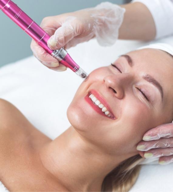 هدية للمرأة: علاج تجميلي طبيعي مميز